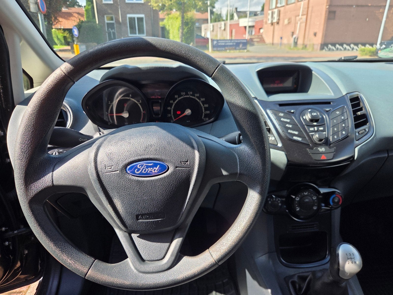 Foto 7 van Ford Fiesta 1.25 44KW 3DR 2009 Zwart