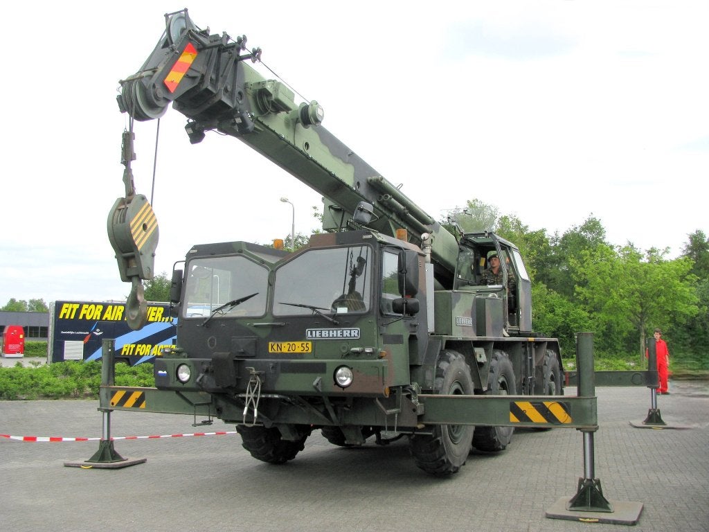 D-525,Bouwdoos 1:35 Liebherr FKM koninklijke landmacht, Overige merken, 1:32 tot 1:50, Overige typen, Nieuw