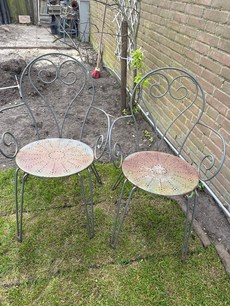 Twee ijzeren Brocante tuinstoelen tuinstoeltjes, Antiek en Kunst, Curiosa en Brocante, Ophalen of Verzenden