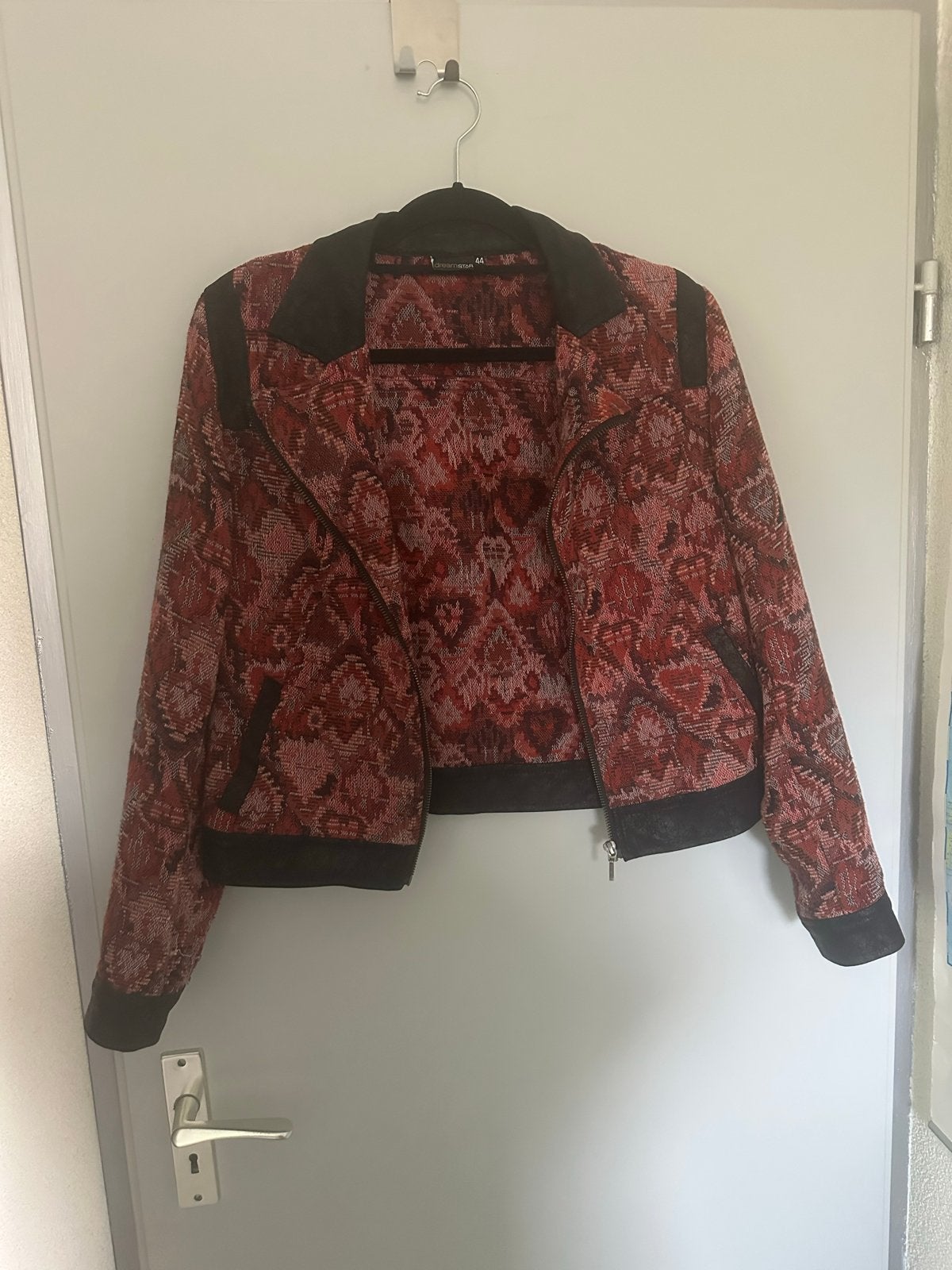 Dreamstar jasje maat 44 - Zo goed als nieuw, Ophalen of Verzenden, Zo goed als nieuw, Maat 42/44 (L), Rood