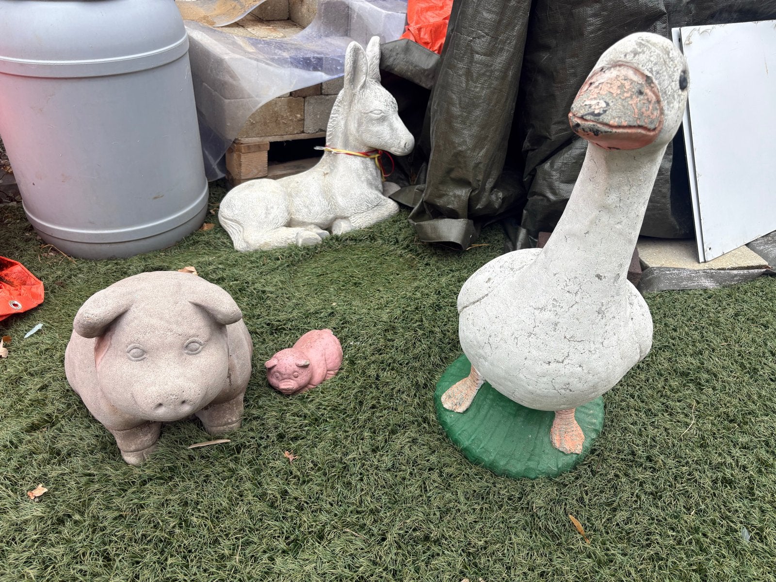Tuinbeelden: Varken, klein varken en gans - Gratis af te hal, Ophalen, Gebruikt, Steen, Dierenbeeld