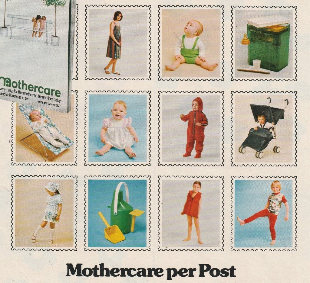Retro reclame 1977 Mothercare kindermode pyjama regenpak, Verzenden, Overige typen
