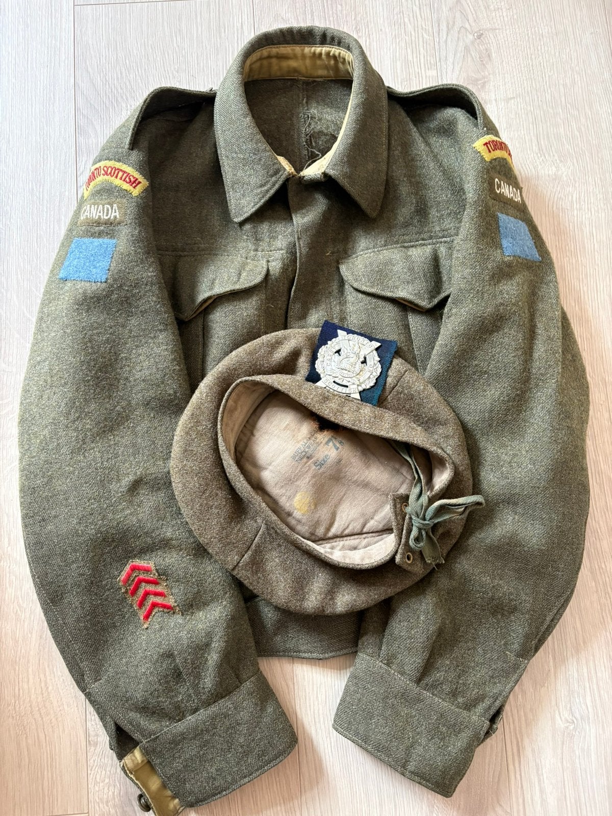 Lot Canadees Battledress en cap Toronto, Ophalen of Verzenden, Nederland, Helm of Baret