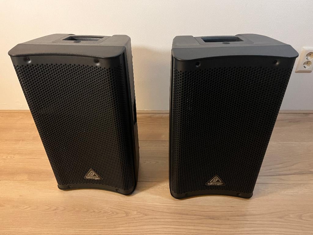 2x Behringer DR110DSP speakers + statieven, kabels, hoezen, Muziek en Instrumenten, Ophalen, Zo goed als nieuw, 1000 watt of meer
