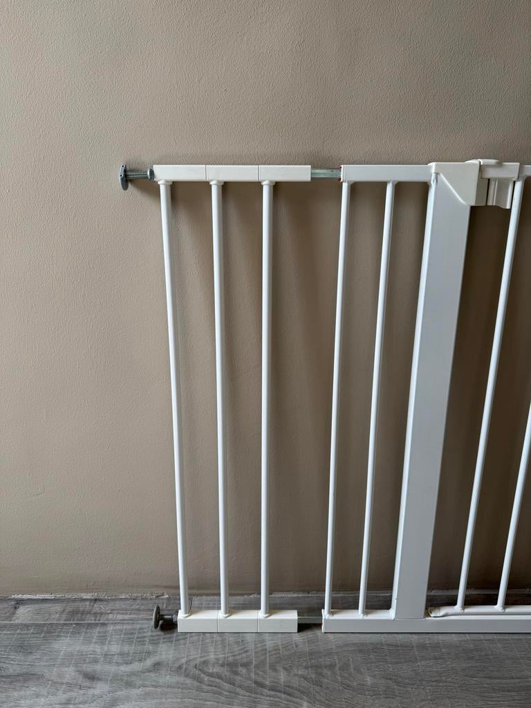 IKEA Traphekje met verlengstuk - Wit metaal, Kinderen en Baby's, Traphekjes, Ophalen of Verzenden, Zo goed als nieuw, Klemhekje
