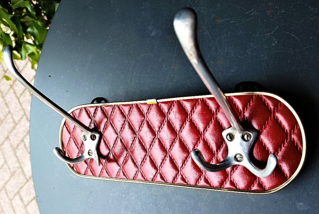 vintage kinderkapstok -rode sky met goudkleurige omlijsting, Wandkapstok, Overige materialen, Gebruikt, Ophalen of Verzenden