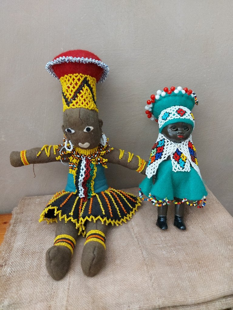 Zuid Afrika - 2 zulu popjes - pareltjes, Antiek en Kunst, Kunst | Niet-Westerse kunst, Verzenden