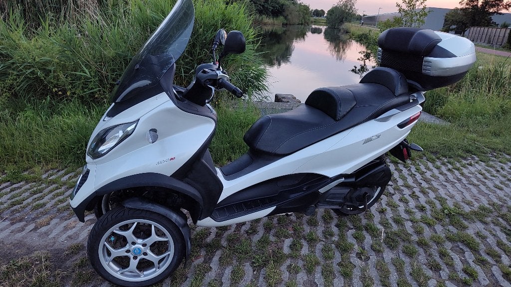 piaggio MP3 300 IE LT met abs asr (parelmoer wit) 2017, Motoren, Motoren | Piaggio, Scooter, Gebruikt, Particulier, Automaat