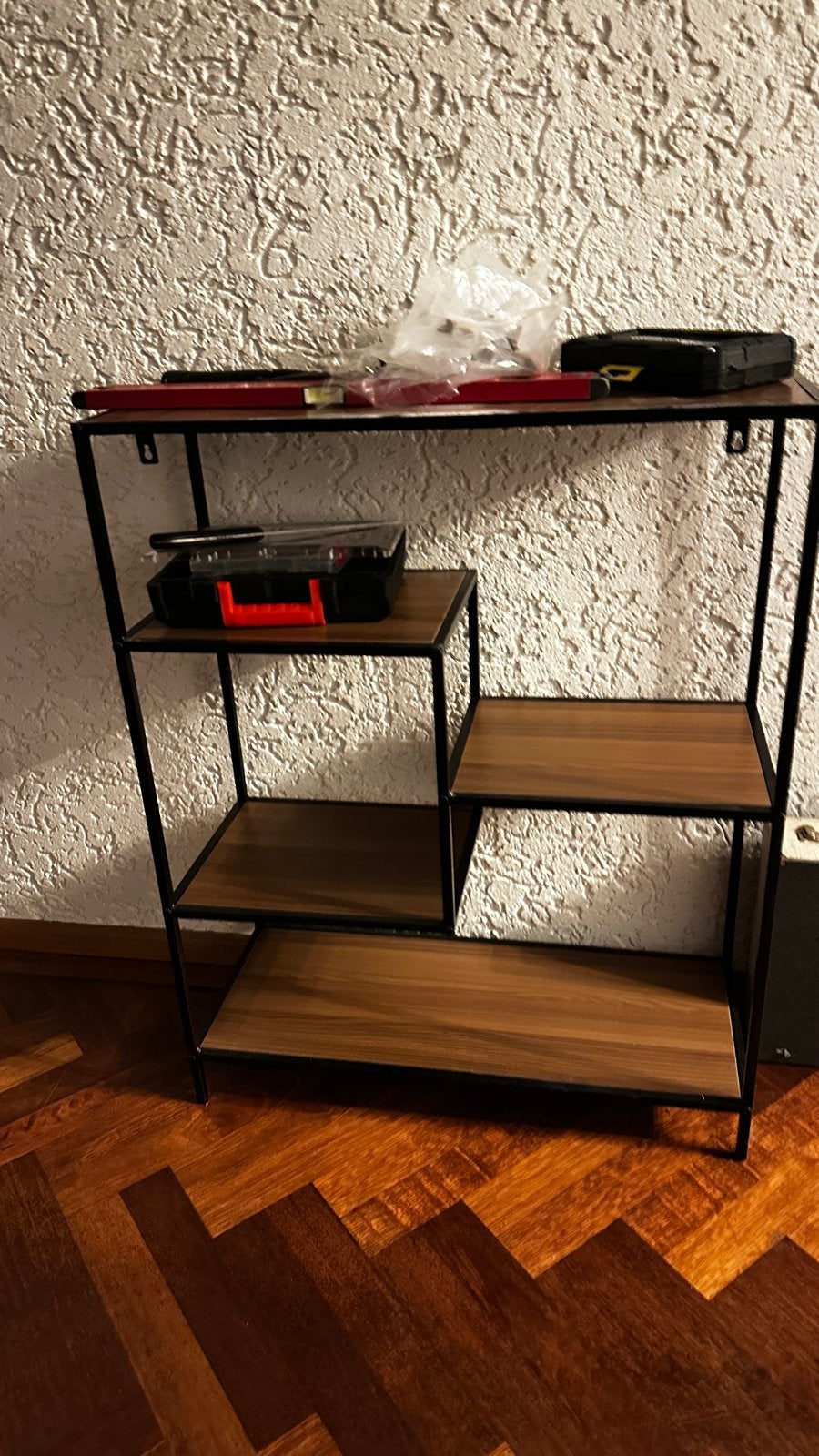Gratis af te halen: Vakkenkastje met metalen frame, Huis en Inrichting, Ophalen, Gebruikt