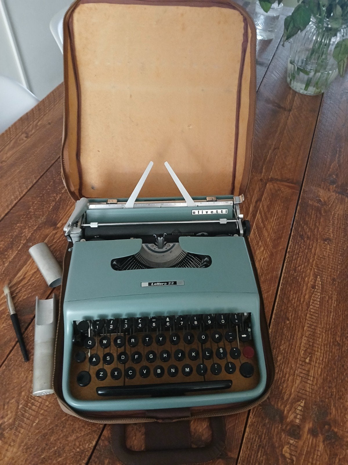 Olivetti lettera 22 met originele hoes en schoonmaakkwastje, Diversen, Typemachines, Ophalen of Verzenden