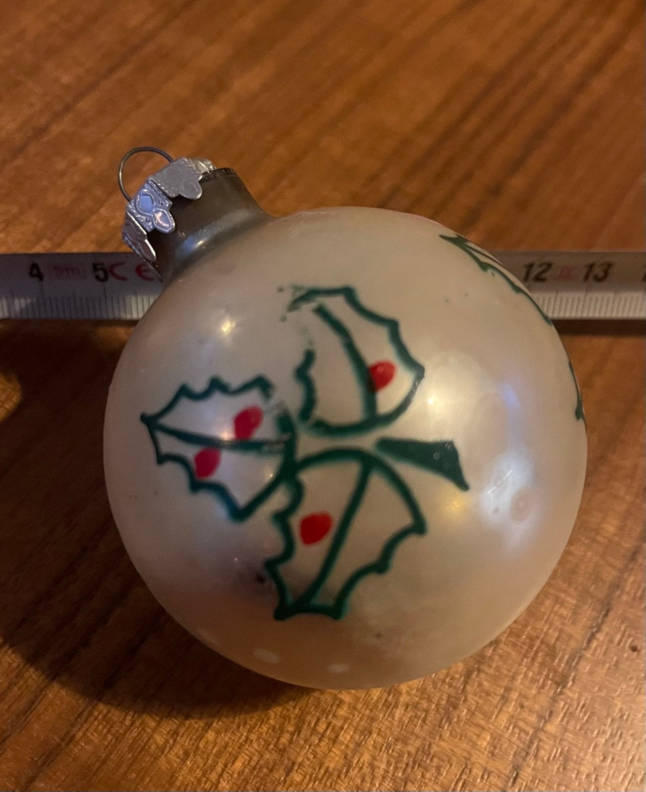 Vintage kerstbal mat nelkwit met hulst, Ophalen, Gebruikt