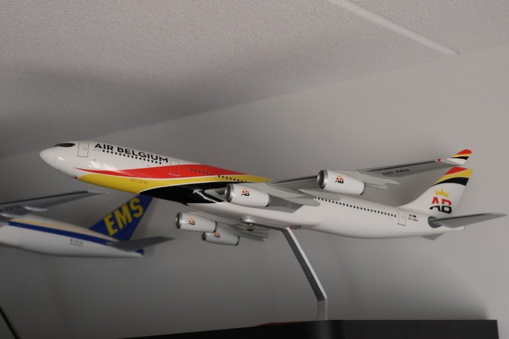 Airbus A340-300 1/100 AirBelgium, Ophalen of Verzenden, Schaalmodel