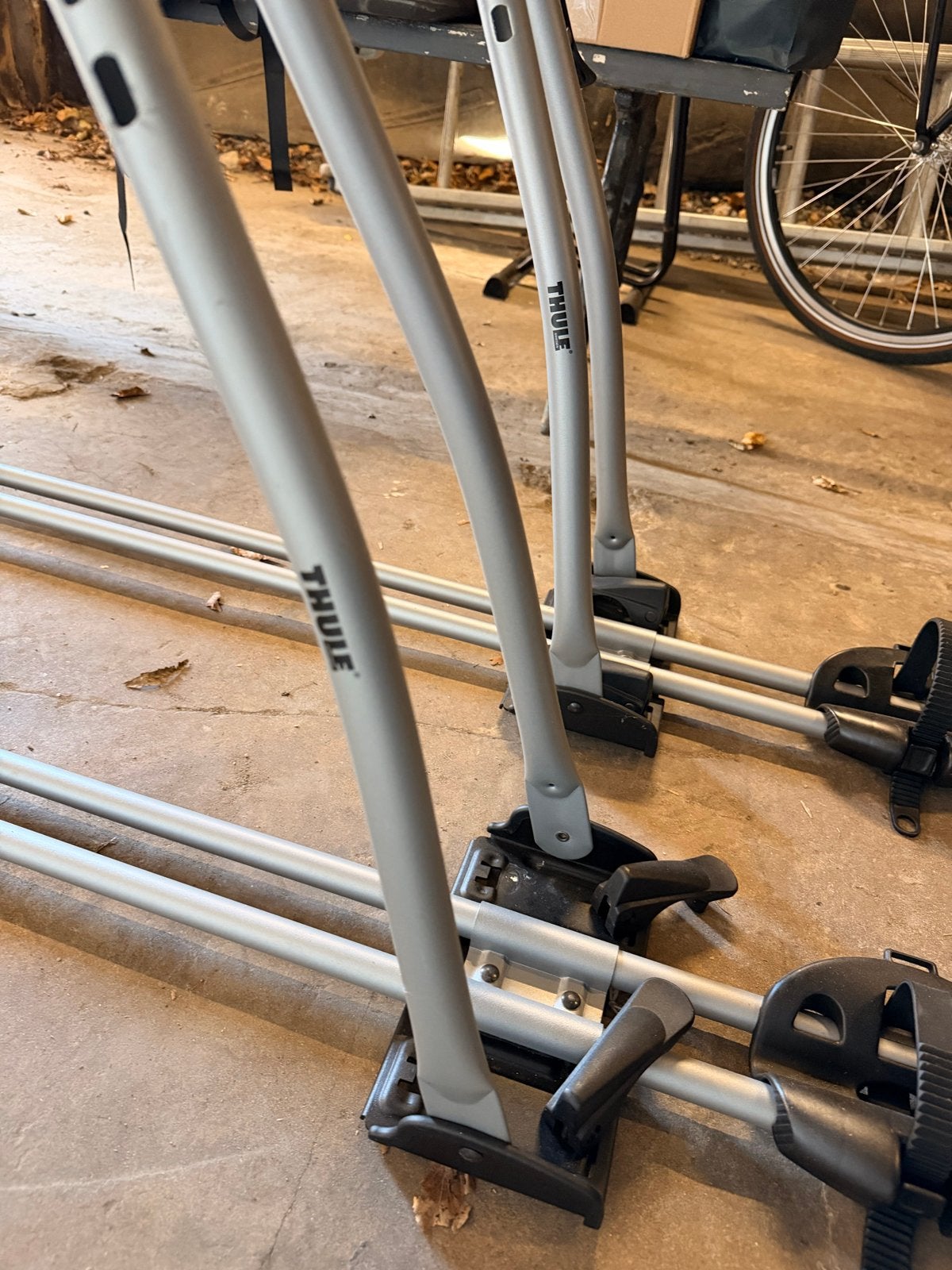 Thule fietsendrager voor dakmontage (2 stuks), Ophalen, 1 fiets, Gebruikt, Dakdrager
