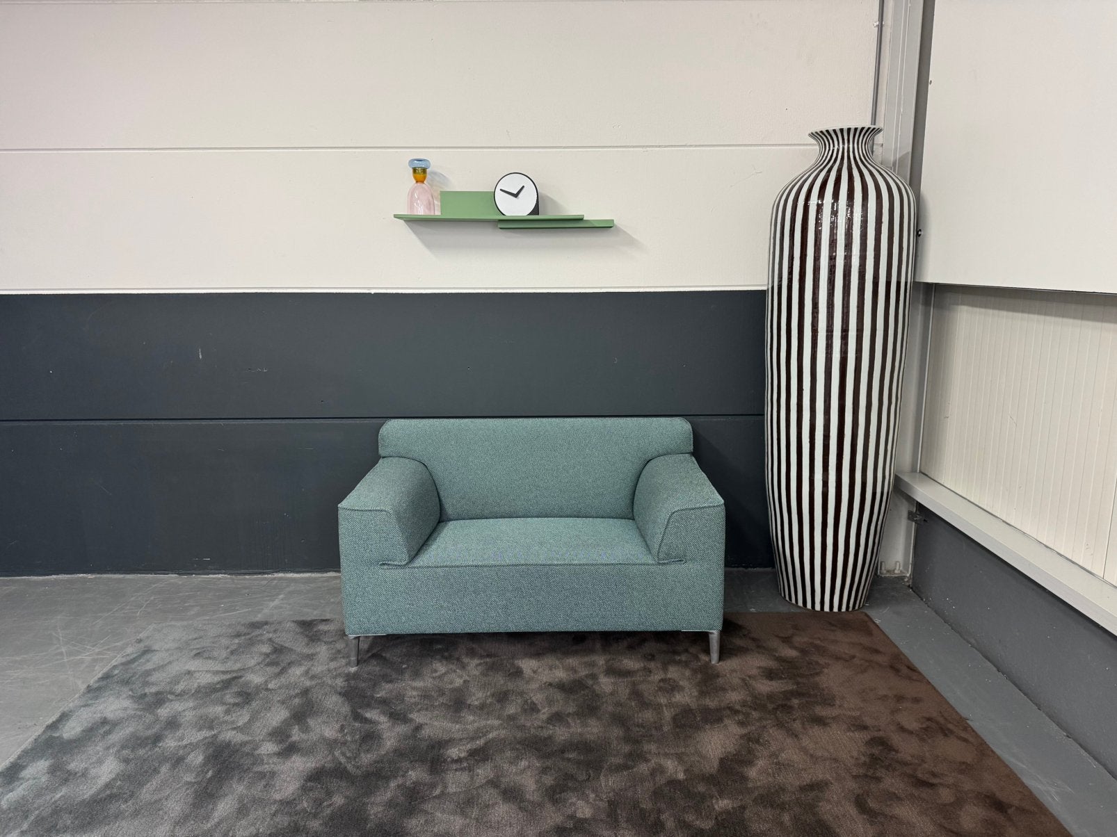 Nieuwstaat Pode Edit loveseat | Pode Edit 1.5-zits, Huis en Inrichting, Banken | Bankstellen, Zo goed als nieuw, Rechte bank, Eenpersoons