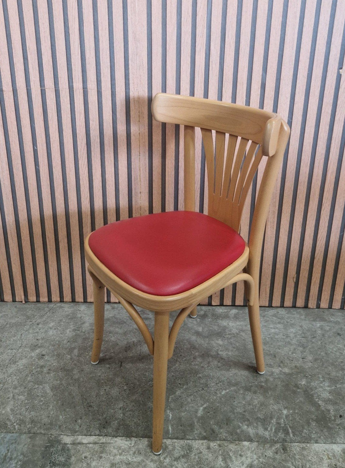 4 x cafestoelen hout leer rood cafe bistro stoelen Thonet, Ophalen of Verzenden, Zo goed als nieuw, Vijf, Zes of meer stoelen
