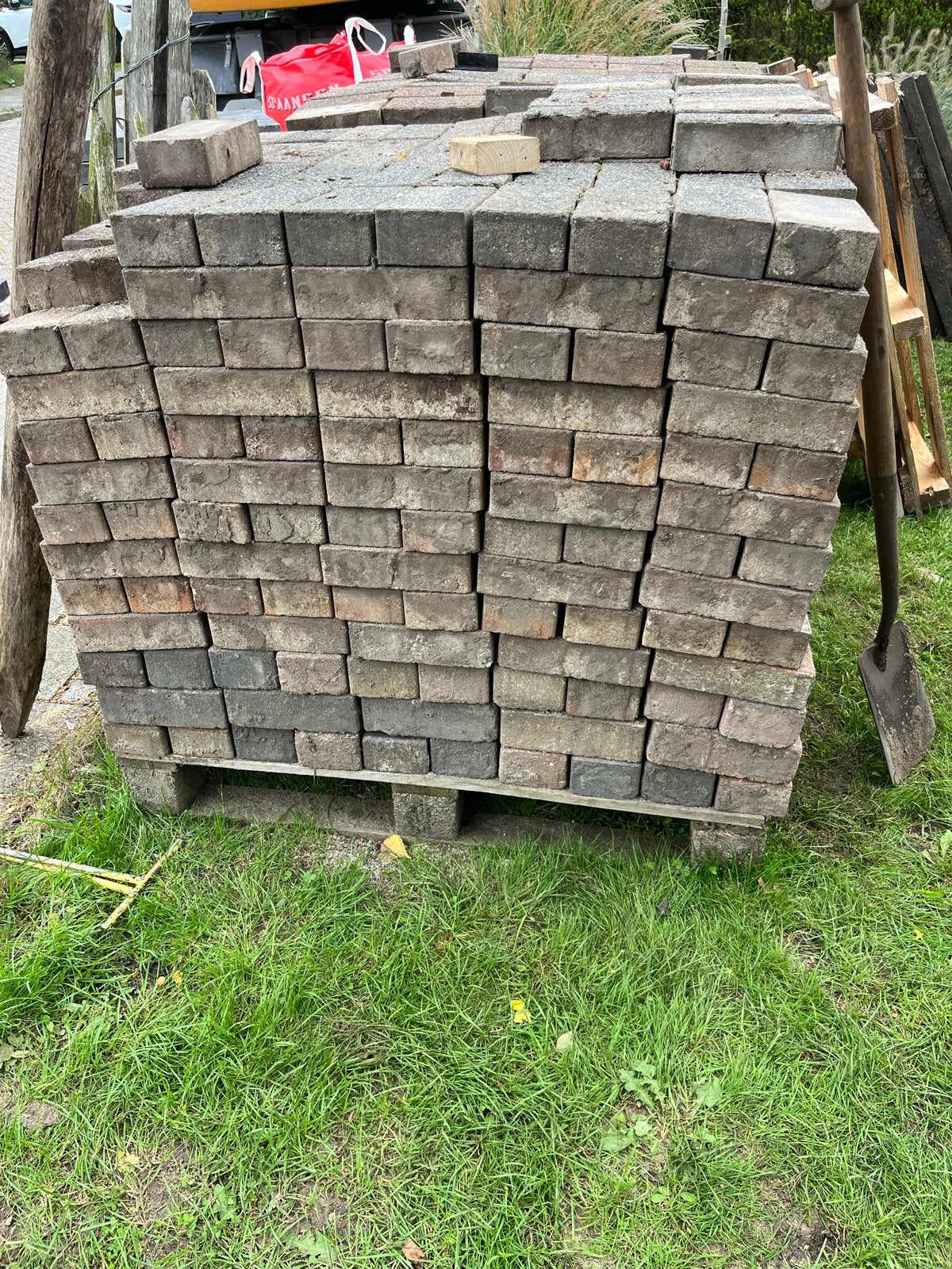 Gratis af te halen: 15m2 Beton klinkers 20x10x6cm, Ophalen, Gebruikt, Beton, Klinkers