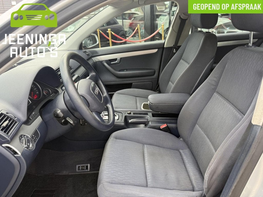 Audi A4 Avant 2.0|Navi|PDC|Trekhaak|LEES TEKST, Auto's, Audi, Stof, Gebruikt, Zwart, 4 cilinders