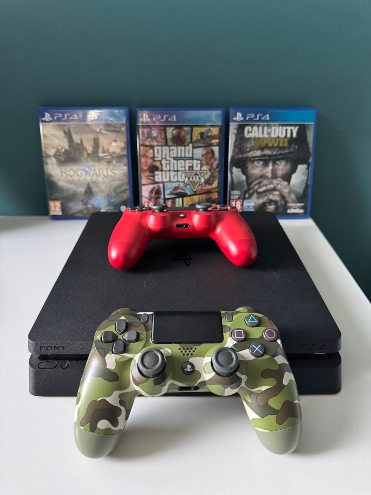 PS4 / PlayStation 4 Slim 1 TB • 2 Controllers • 3 Games, Spelcomputers en Games, Ophalen, Met 2 controllers, Zo goed als nieuw