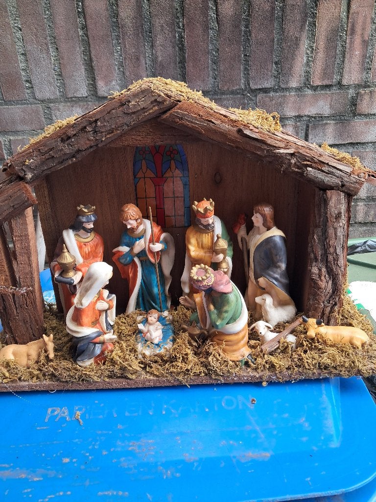 Porseleinen kerststal, Ophalen, Gebruikt