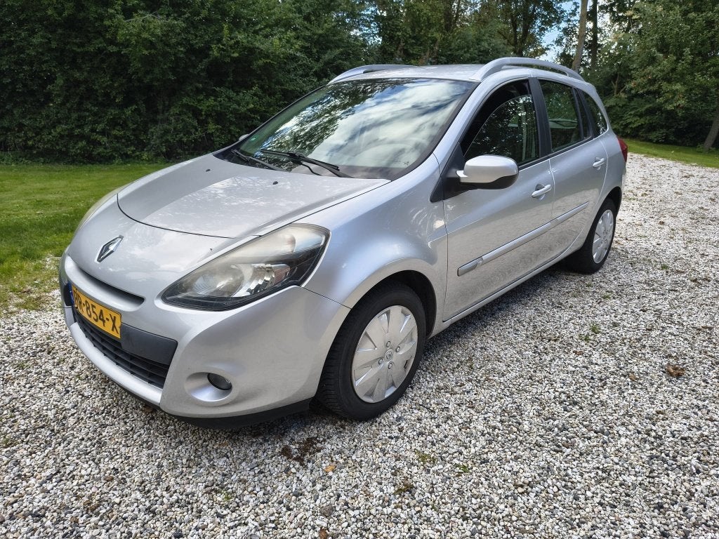 Renault Clio 1.5 DCI 65KW Estate 2012 airco-cruise, Nwe.APK, Voorwielaandrijving, 4 cilinders, 125 €/maand, Automatische klimaatregeling