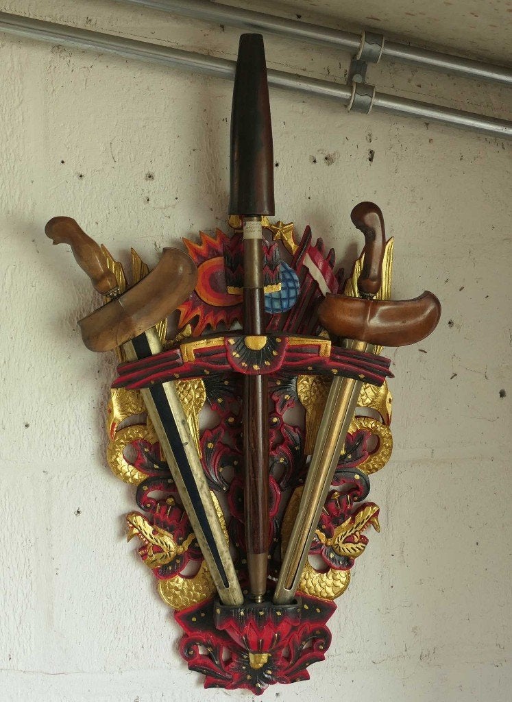 Blawong v. 2 Keris en 1 Tombak (speer) BQ9 Kris houder Naga, Ophalen of Verzenden