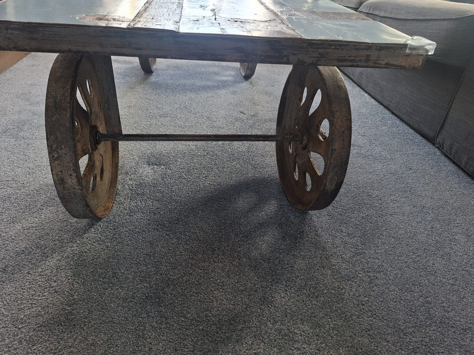 Unieke salontafel met industriÃ«le wielen, Ophalen, Gebruikt, Vintage, 50 tot 100 cm