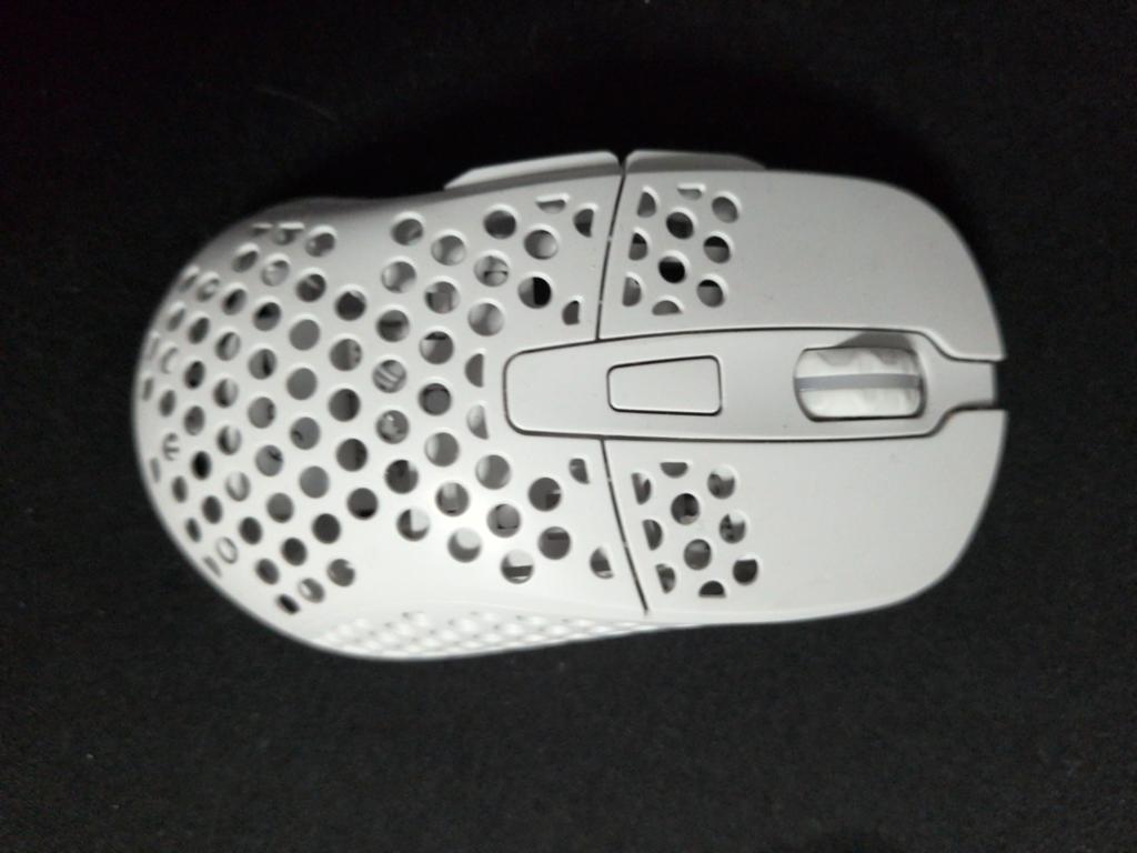 Xtrfy M42 RGB Gaming Muis Wit - Draadloos en Lichtgewicht, Computers en Software, Muizen, Ophalen, Muis, Gaming muis, Zo goed als nieuw