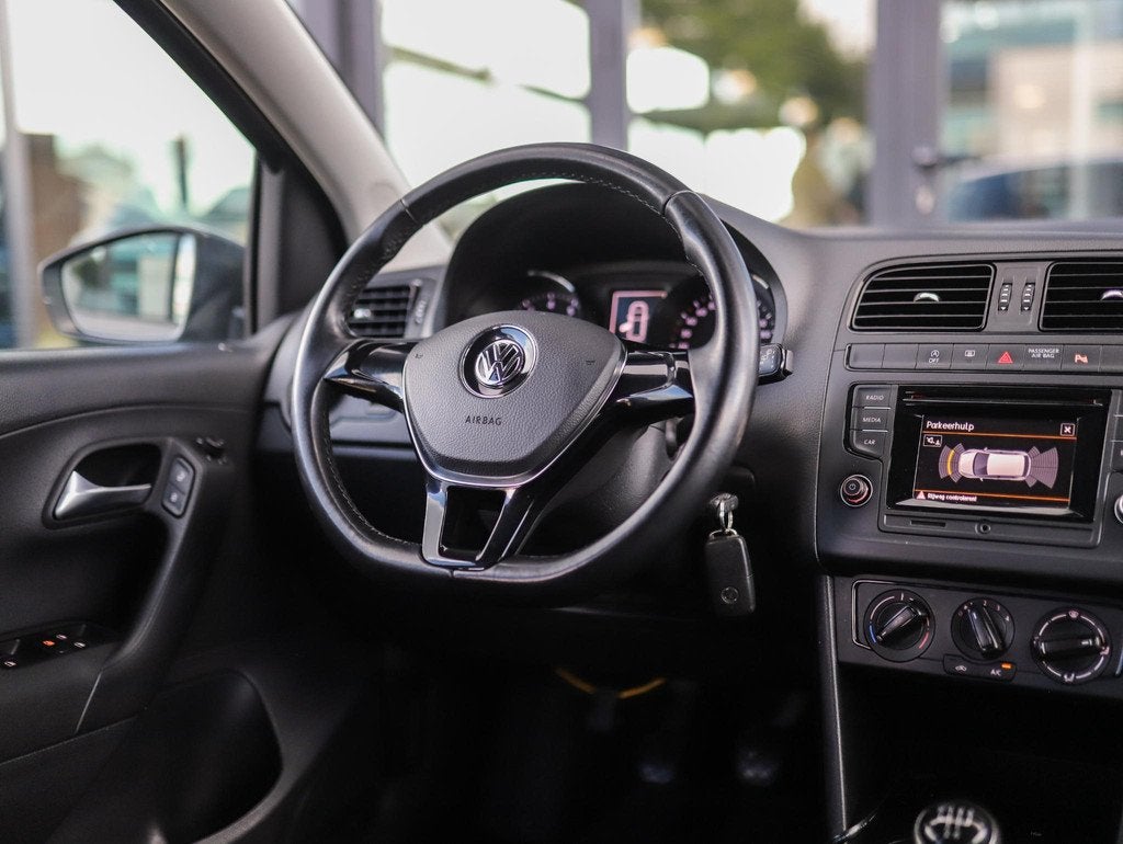 Volkswagen Polo 1.2 TSI First Edition | R-Line | PDC | Bluet, Voorwielaandrijving, Stof, 4 cilinders, Bedrijf