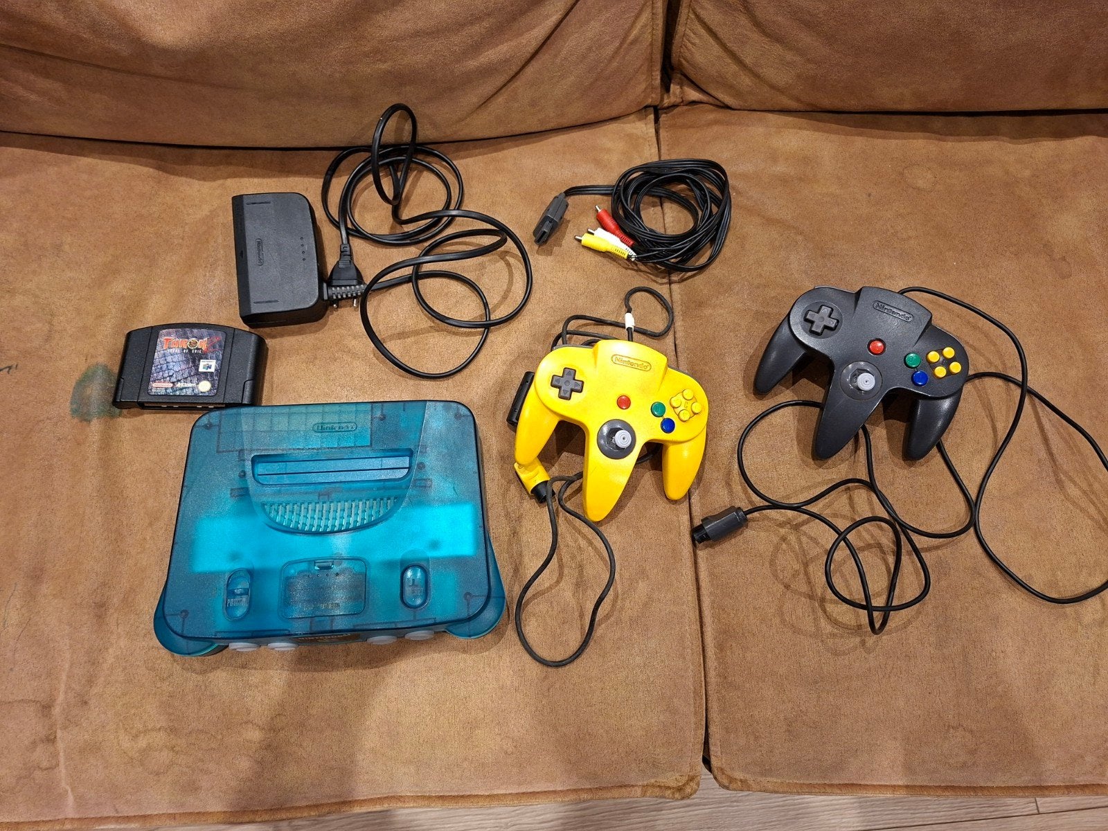 Ice Blue Nintendo 64 (PAL), Ophalen of Verzenden, Gebruikt, Met 2 controllers, Met games
