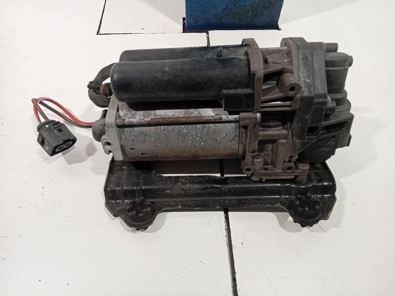 Luchtpomp vering Audi SQ5, Onderdelen@venauto.nl, Van der Ven Autorecycling B.V., Gebruikt, Ettenseweg 76, 4706 PB Roosendaal, The Netherlands