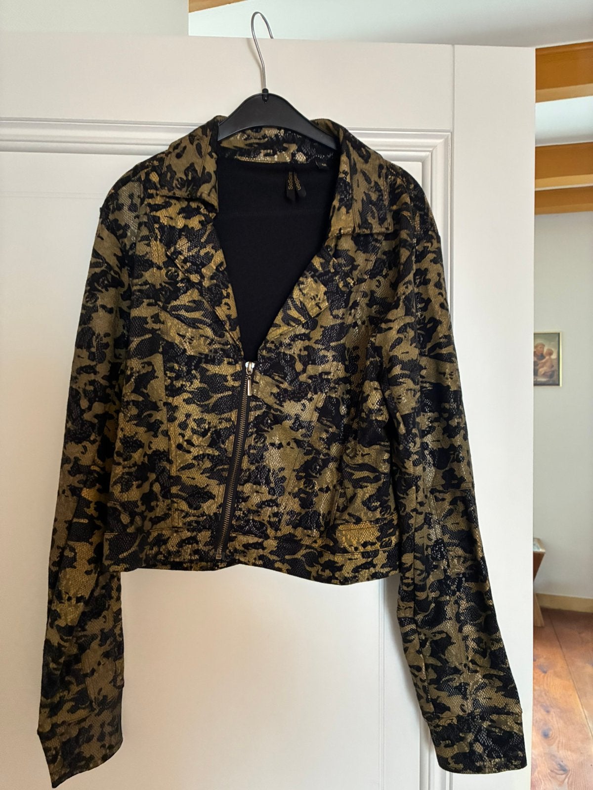 Stoer kort jasje met camouflage – Maat M, Ophalen of Verzenden, Nieuw, Maat 38/40 (M), Groen
