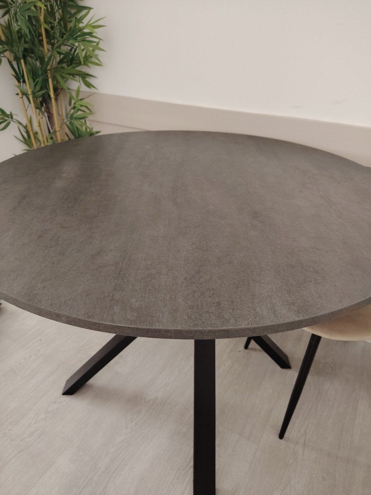 IKEA MARIEDAMM ronde tafel, grijs, Huis en Inrichting, Tafels | Eettafels, Modern, Industrieel, Overige materialen, Rond, Ophalen of Verzenden