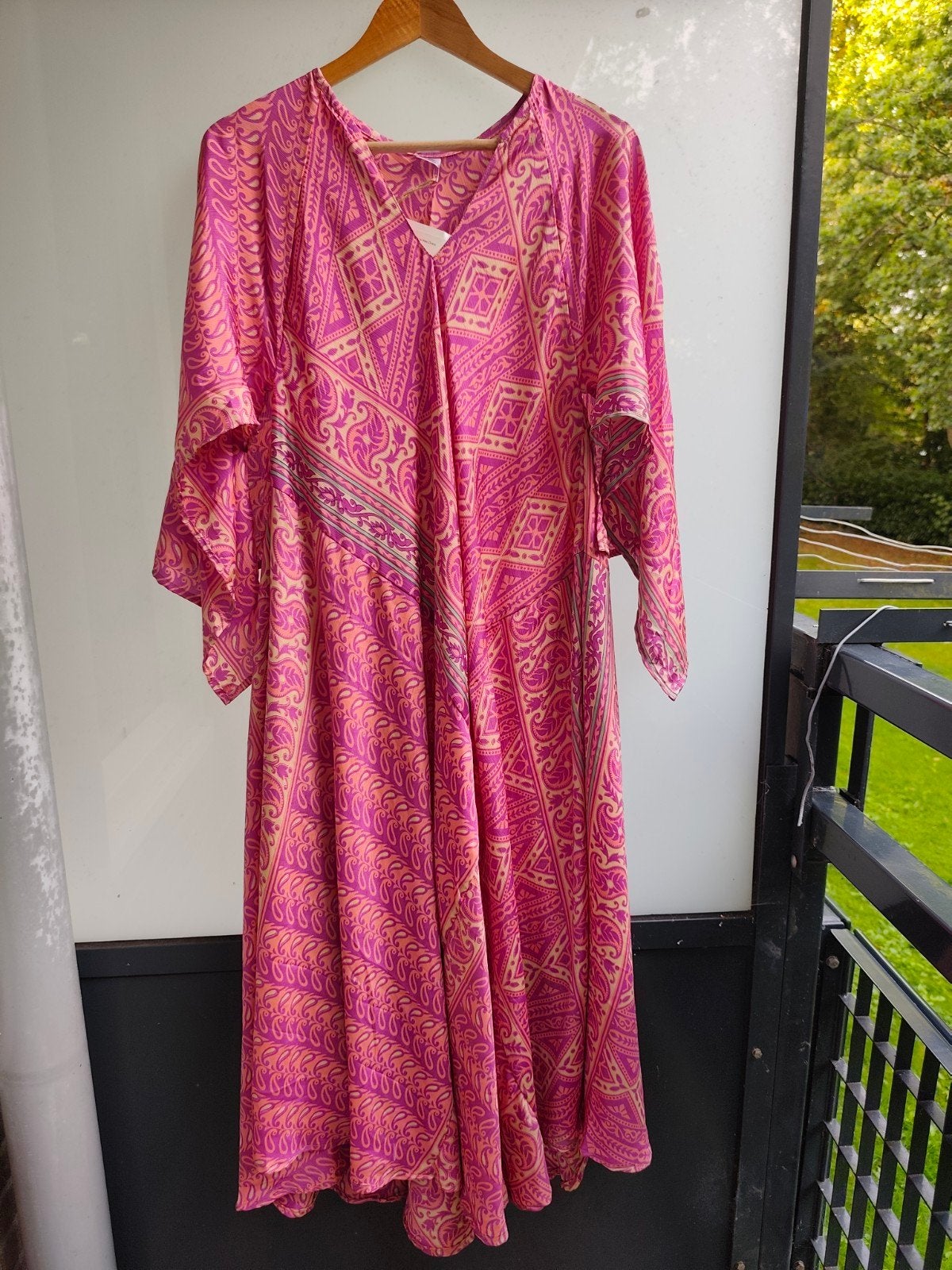 Veena Lennox roze zijden maxi dress, tot mt 44, Veena, Maat 42/44 (L), Nieuw, Ophalen of Verzenden