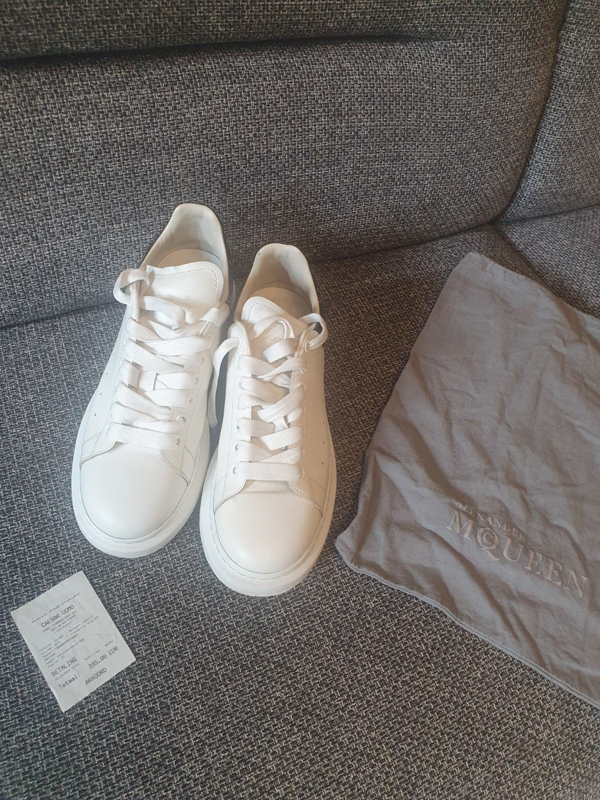 Alexander McQueen Sneakers - Wit met Zwarte Details, Ophalen of Verzenden, Zo goed als nieuw, Wit