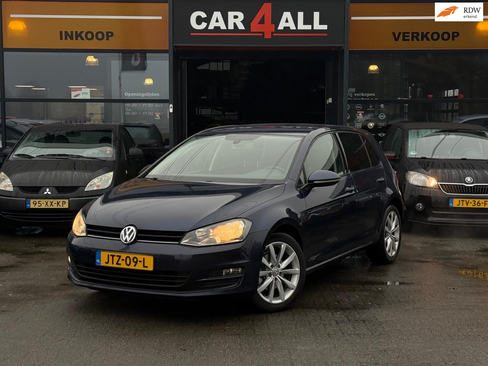 Volkswagen GOLF 1.2 TSI Highline CARPLAY/LMVELGEN/PDC/AIRCO/, Auto's, Voorwielaandrijving, Euro 5, Gebruikt, Zwart