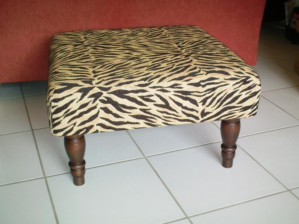 Footstool 60x60cm. Zebra stof. NIEUW !!, Huis en Inrichting, Banken | Voetenbanken en Poefen, Nieuw, Ophalen of Verzenden, Stof
