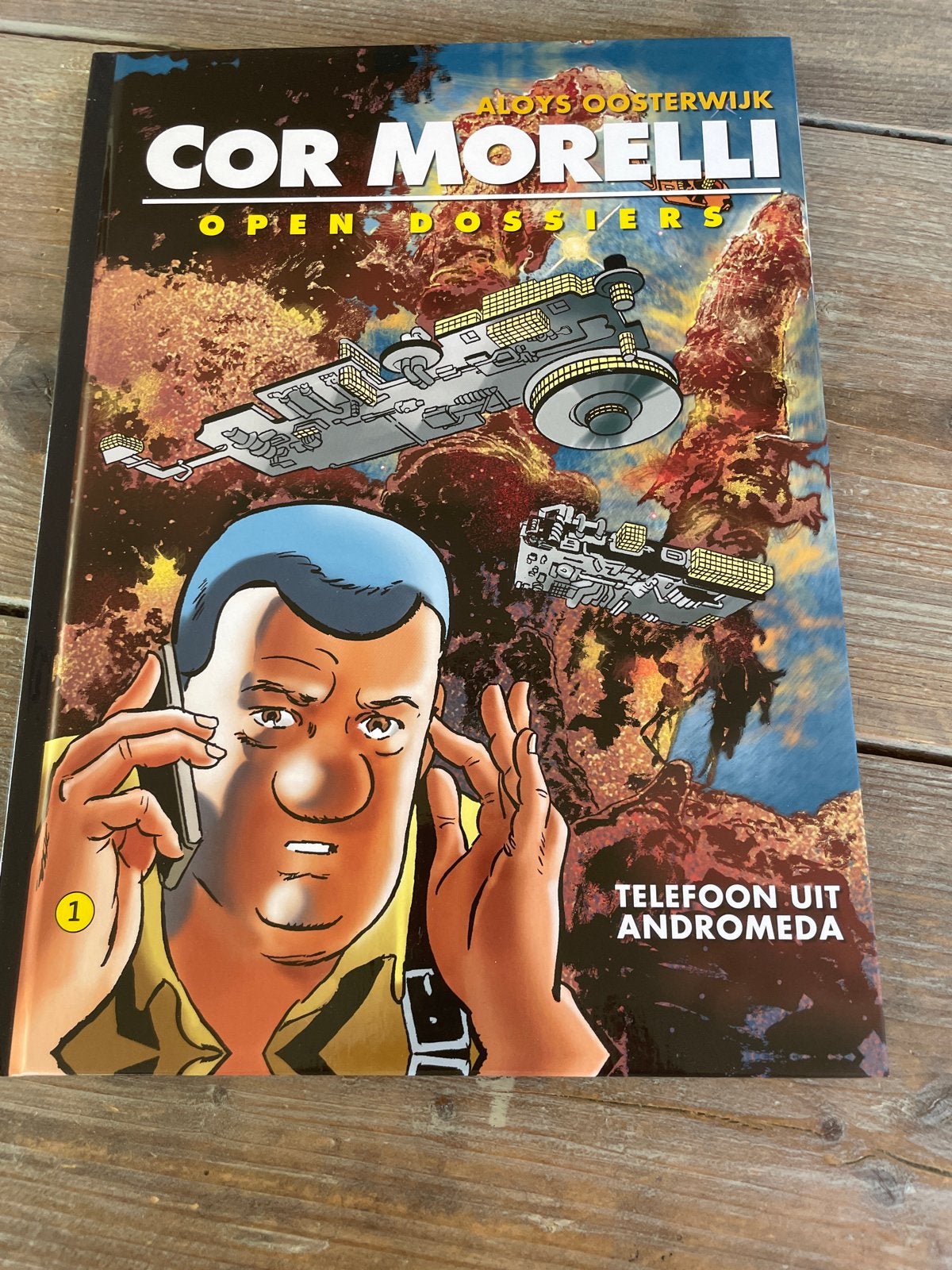Cor Morelli Open Dossiers - Telefoon uit Andromeda (Hardcove, Eén stripboek, Ophalen of Verzenden, Zo goed als nieuw