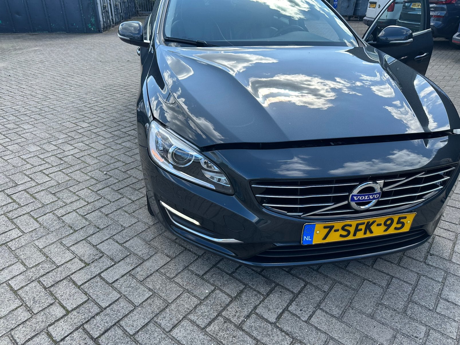 Volvo V60 D6 215pk Plug-in Hybrid 2013 Grijs, Automaat, 1800 kg, Zwart, Vierwielaandrijving