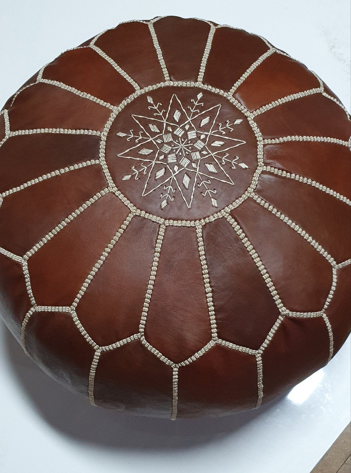 nieuwe Marokkaanse handgemaakte leren poef, gevuld, Minder dan 50 cm, Rond, Nieuw, Ophalen of Verzenden
