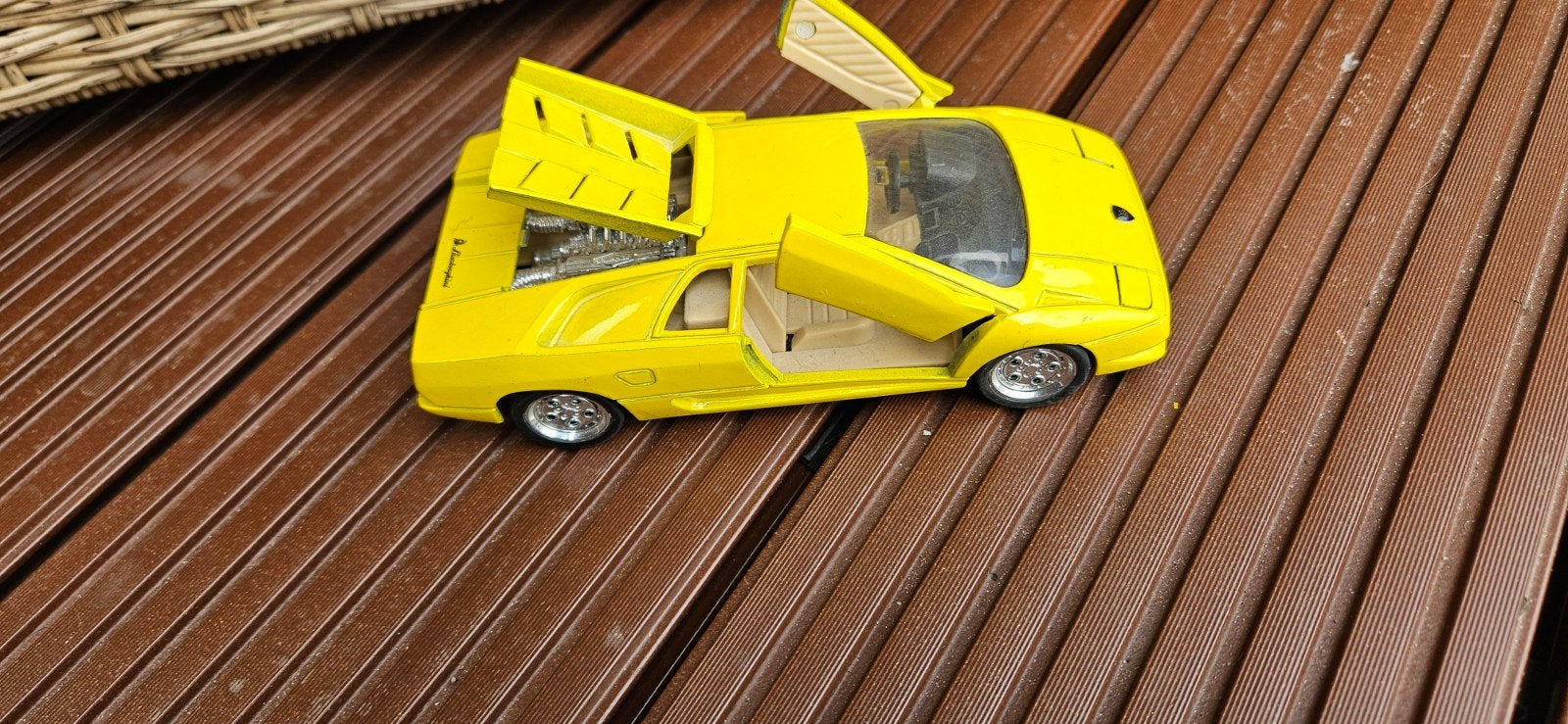 Gele Lamborghini Diablo modelauto - Zo goed als nieuw, Kinderen en Baby's, Speelgoed | Speelgoedvoertuigen, Ophalen of Verzenden
