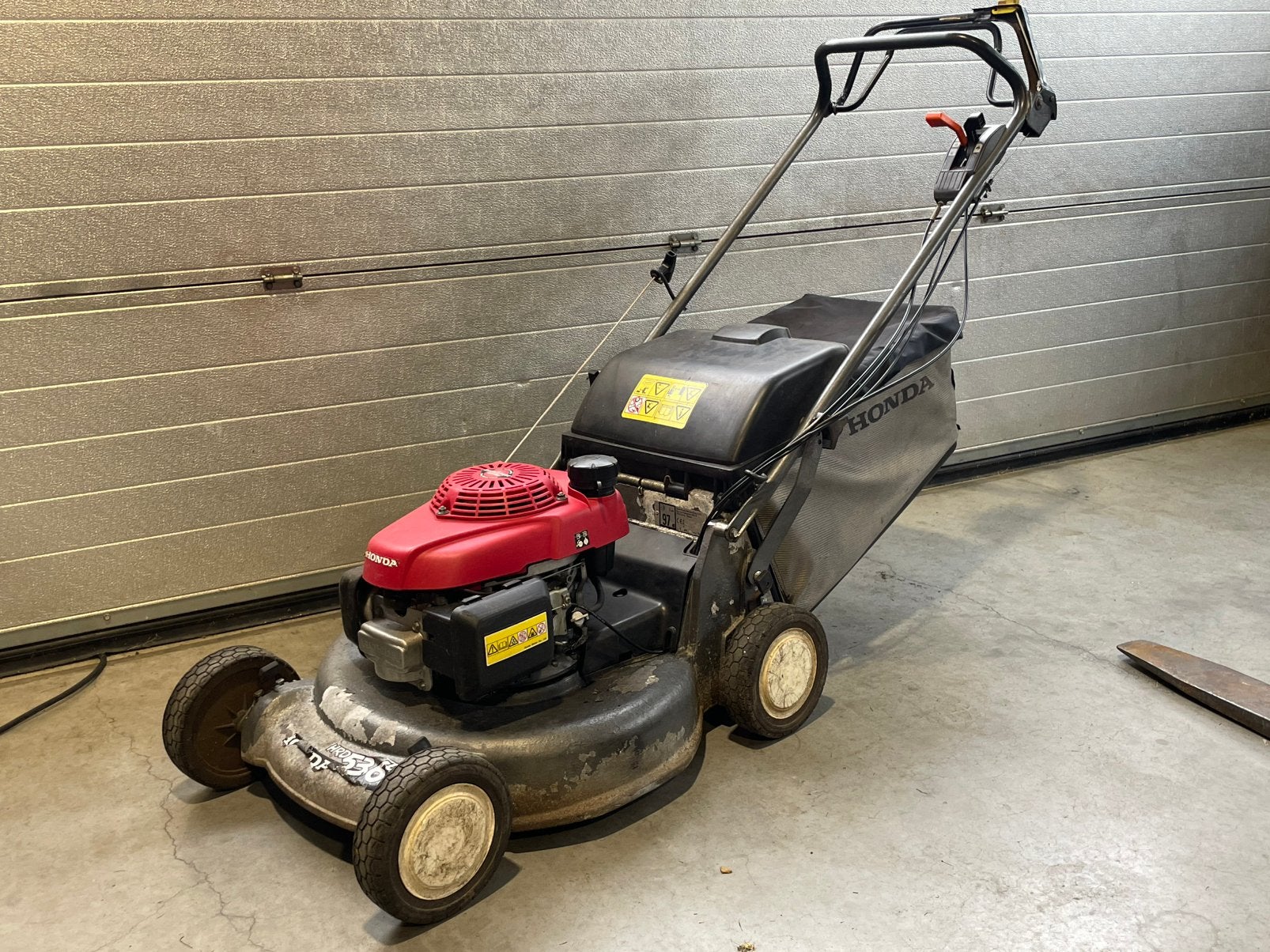 Honda HRD 536c benzine grasmaaier/ loopmaaier aandrijving, Ophalen, Cirkelmaaier, Gebruikt, Versnellingen