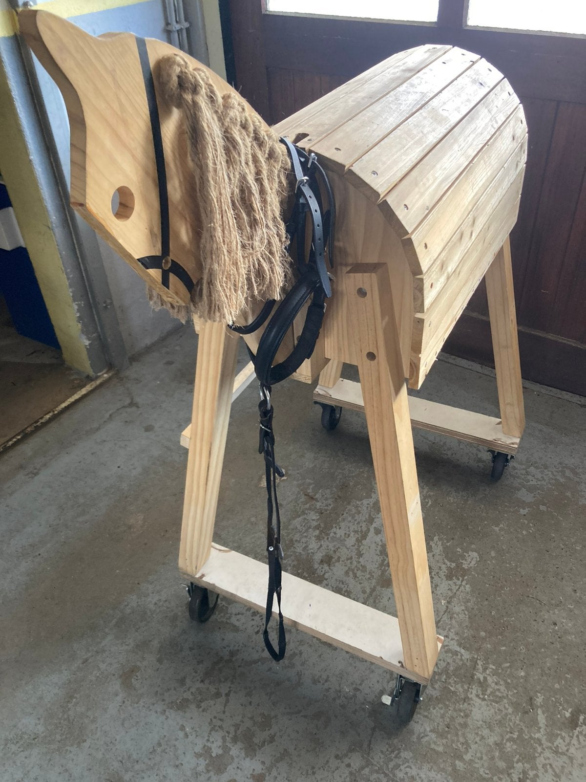 Houten paard, Ophalen, Zo goed als nieuw
