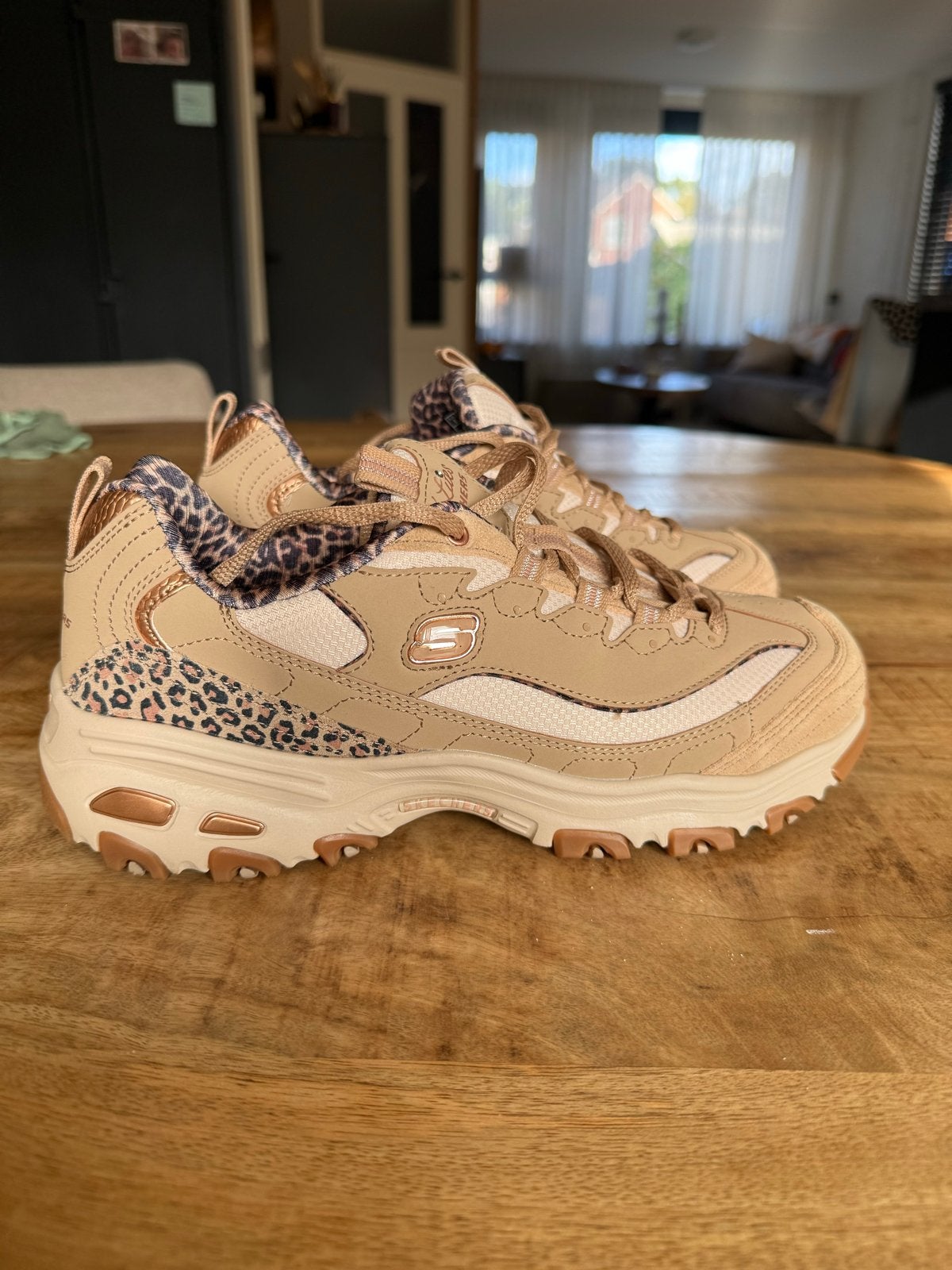Skechers D'Lites, Beige, Nieuw, Ophalen of Verzenden, Sneakers of Gympen