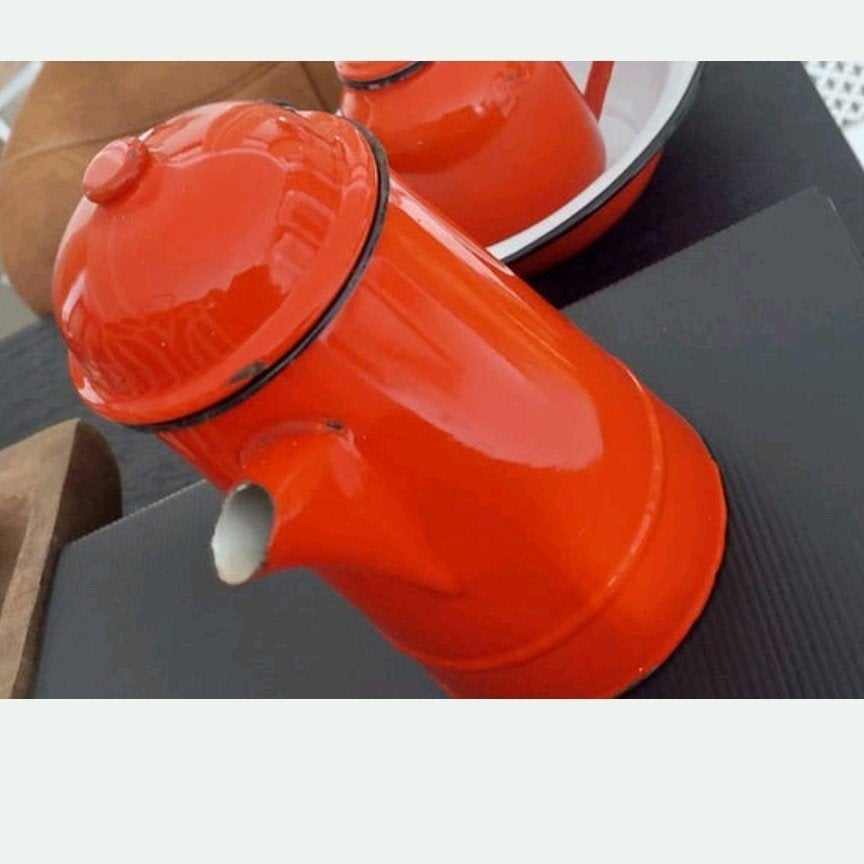 Oud ROOD EMAILLE  KOFFIE / THEE KAN LEUK VOOR DE SIER, Ophalen of Verzenden