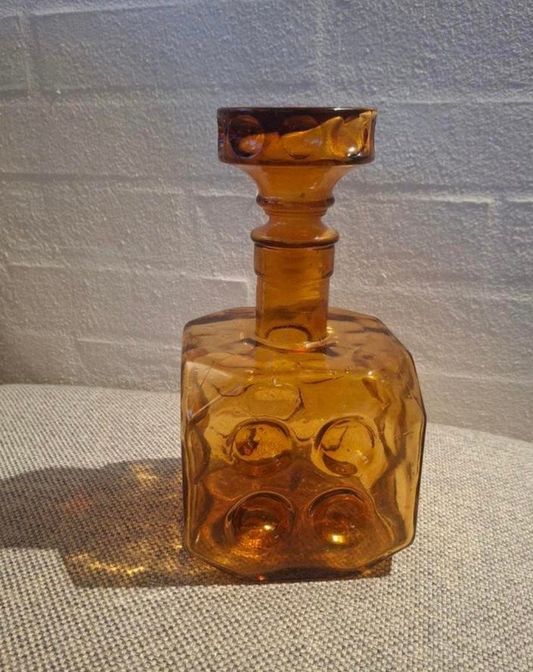 Amberkleurige Empoli dobbelsteen karaf. Italië, Antiek en Kunst, Antiek | Glas en Kristal, Ophalen of Verzenden