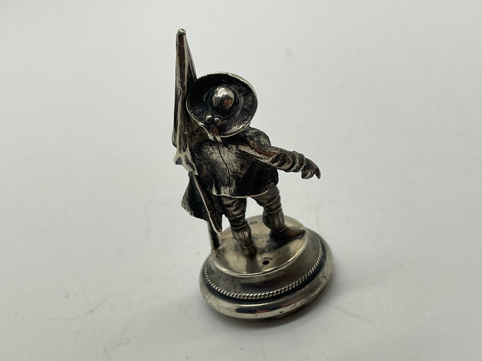 F36 Prachtig zilveren miniatuur beeldje soldaat, Ophalen of Verzenden, Zilver