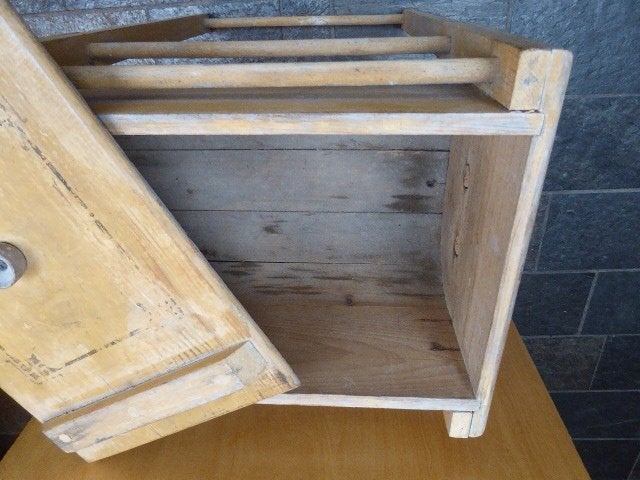 Antieke bekisting van boterkarn, A.W. Richards & co., Ophalen