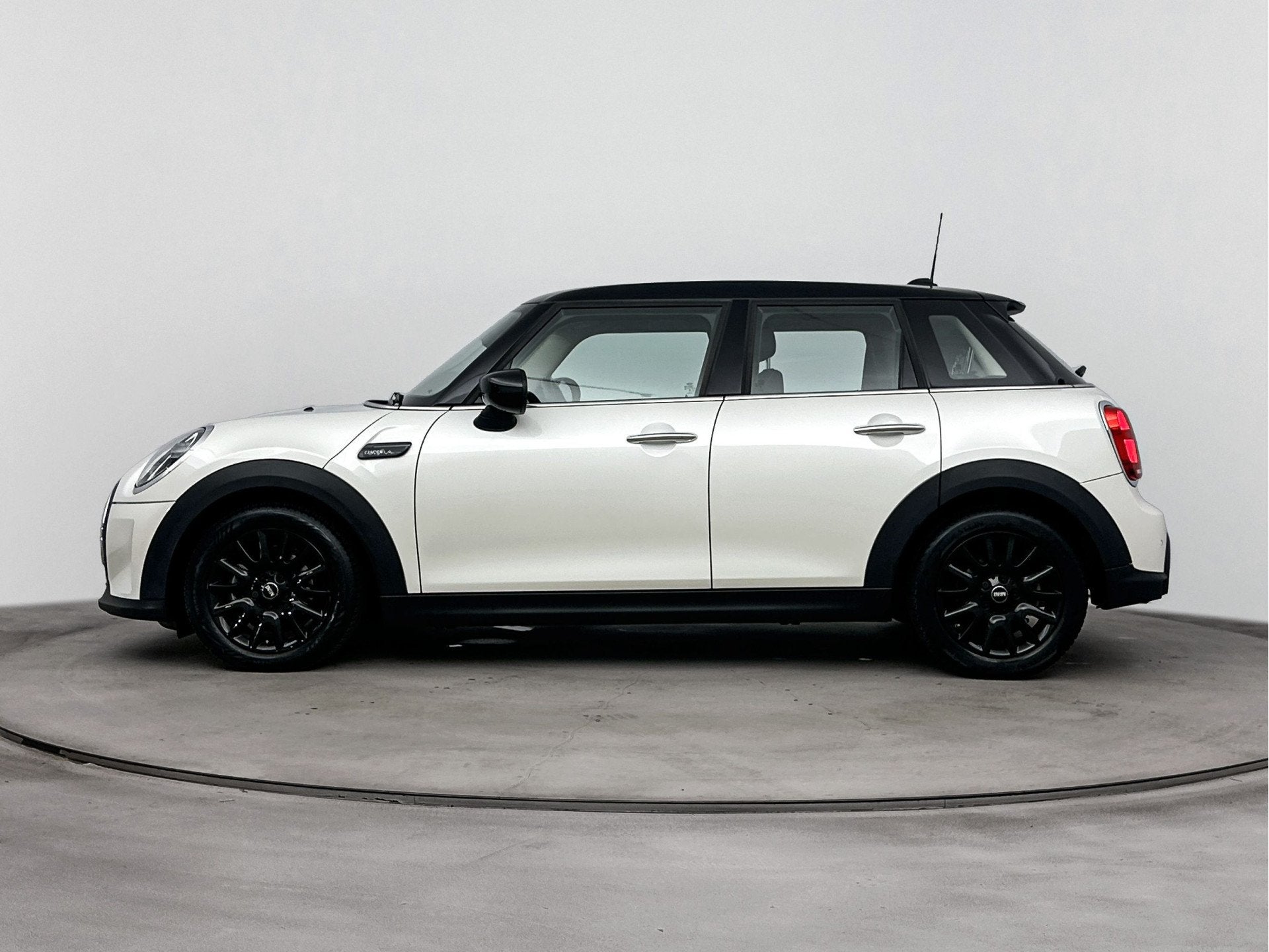 MINI Hatchback Cooper Camden Classic Automaat / LED / Naviga, Gebruikt, Met garantie (alle), Wit, Origineel Nederlands