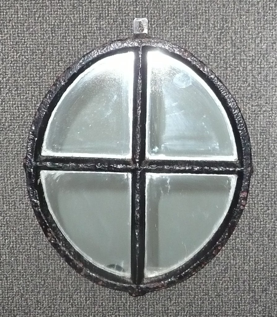 Antiek gietijzeren raampje (ovaal 33x39cm) nu wandspiegel., Ophalen of Verzenden, Ovaal, Minder dan 50 cm, Minder dan 100 cm