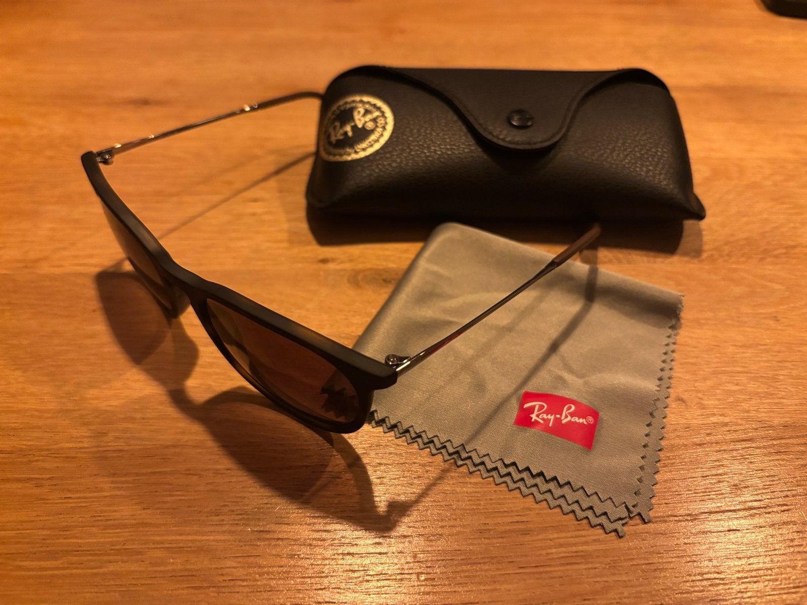 Ray-Ban zonnebril - Zo goed als nieuw, Zonnebril, Zwart, Ophalen of Verzenden, Zo goed als nieuw